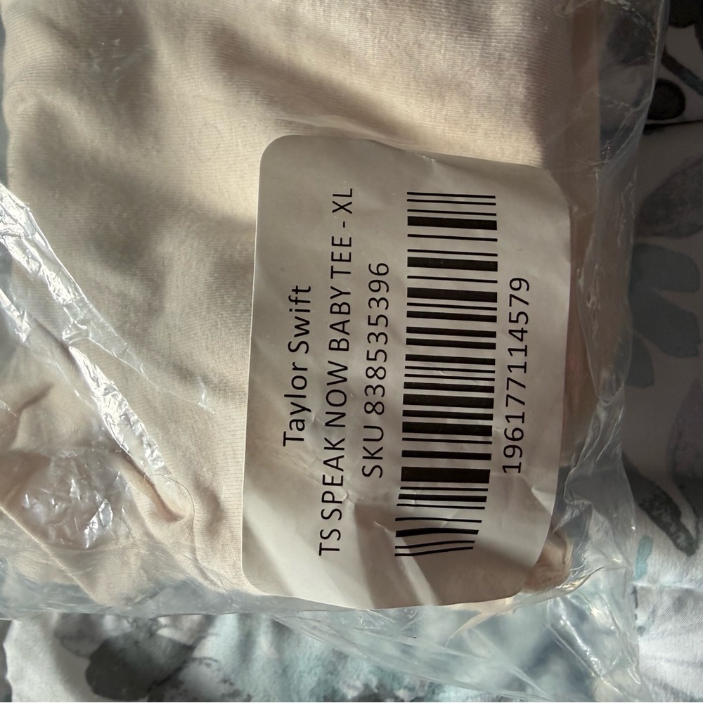 Taylor Swift Speak Now Baby Tee XL NWT - Picture 8 of 9